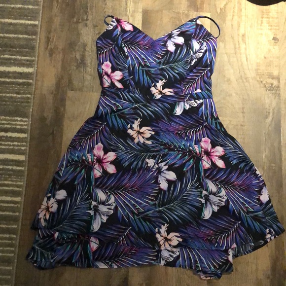 Dynamite floral dress - Picture 1 of 3
